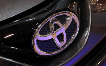 Toyota возобновила производство в Японии после аварии на заводе поставщика
