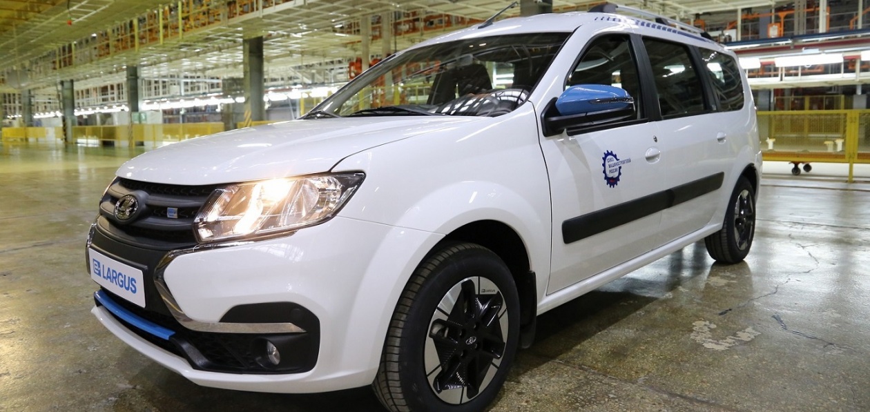 В Ижевске начали собирать опытную партию Lada e-Largus