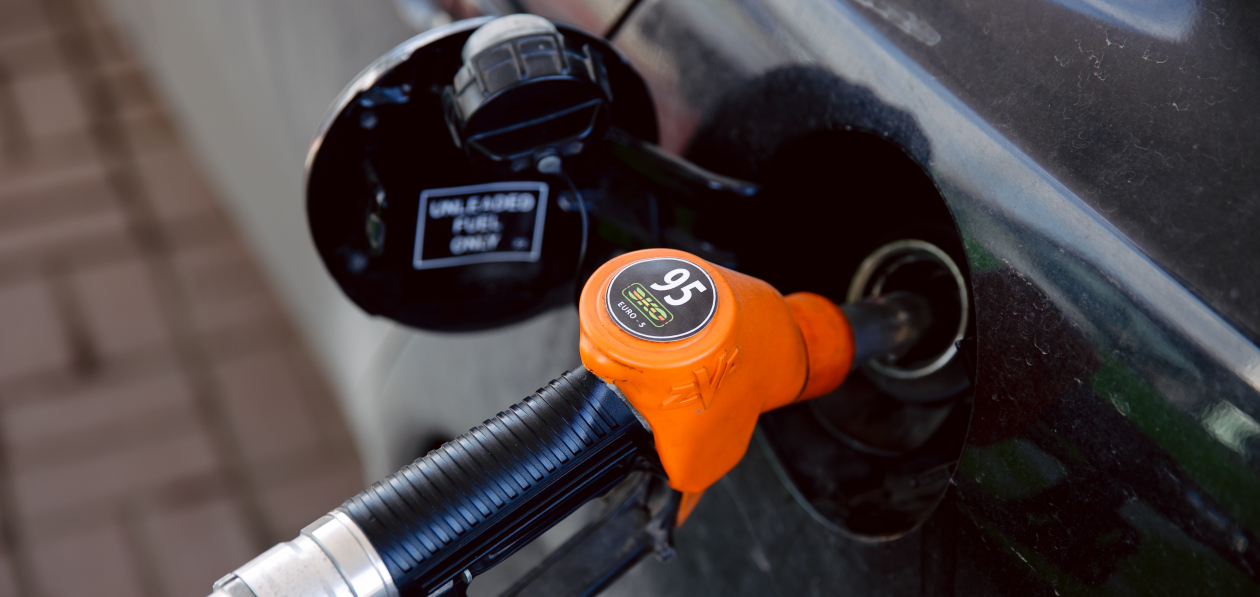 Власти призывали нефтекомпании не повышать цены на АЗС