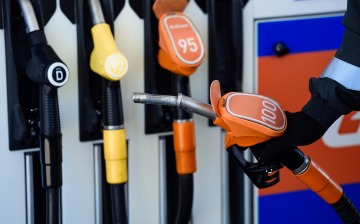 Бензин в Москве подорожал за год более чем на 6%