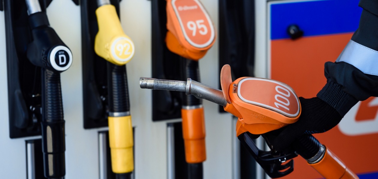 Бензин в Москве подорожал за год более чем на 6%