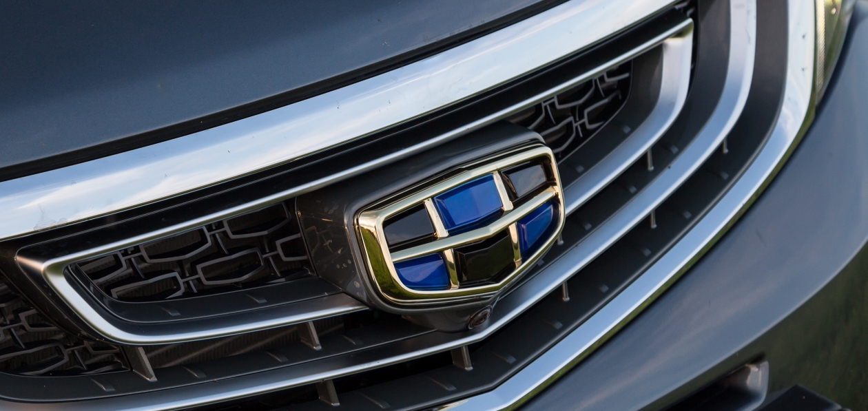 Geely и Haval потеснили Lada в рейтинге продаж на авторынке Петербурга
