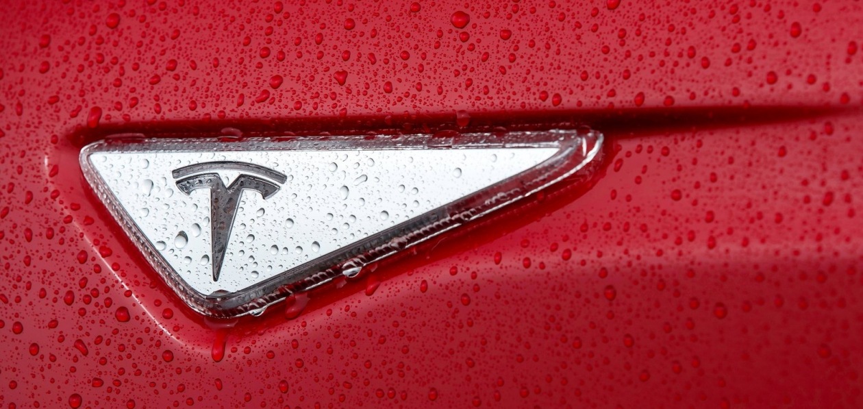 Электромобили Tesla вновь попали под отзыв в США