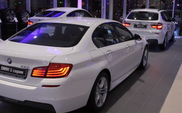 В Петербурге поймали «перекупов», пытавшихся приобрести премиальные авто по поддельным документам