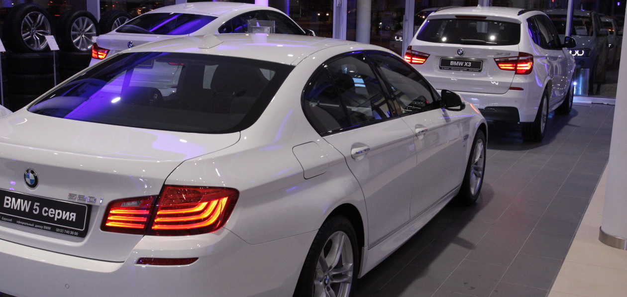 В Петербурге поймали «перекупов», пытавшихся приобрести премиальные авто по поддельным документам