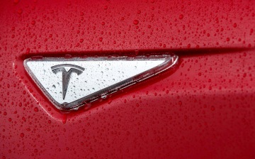 Tesla больше не входит в «десятку» самых дорогих компаний в США