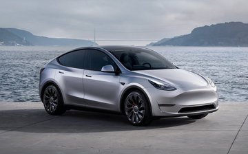 Почти 2 млн электромобилей Tesla попали под отзыв в США