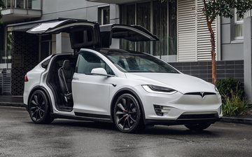 У Tesla Model X может «снести крышу»
