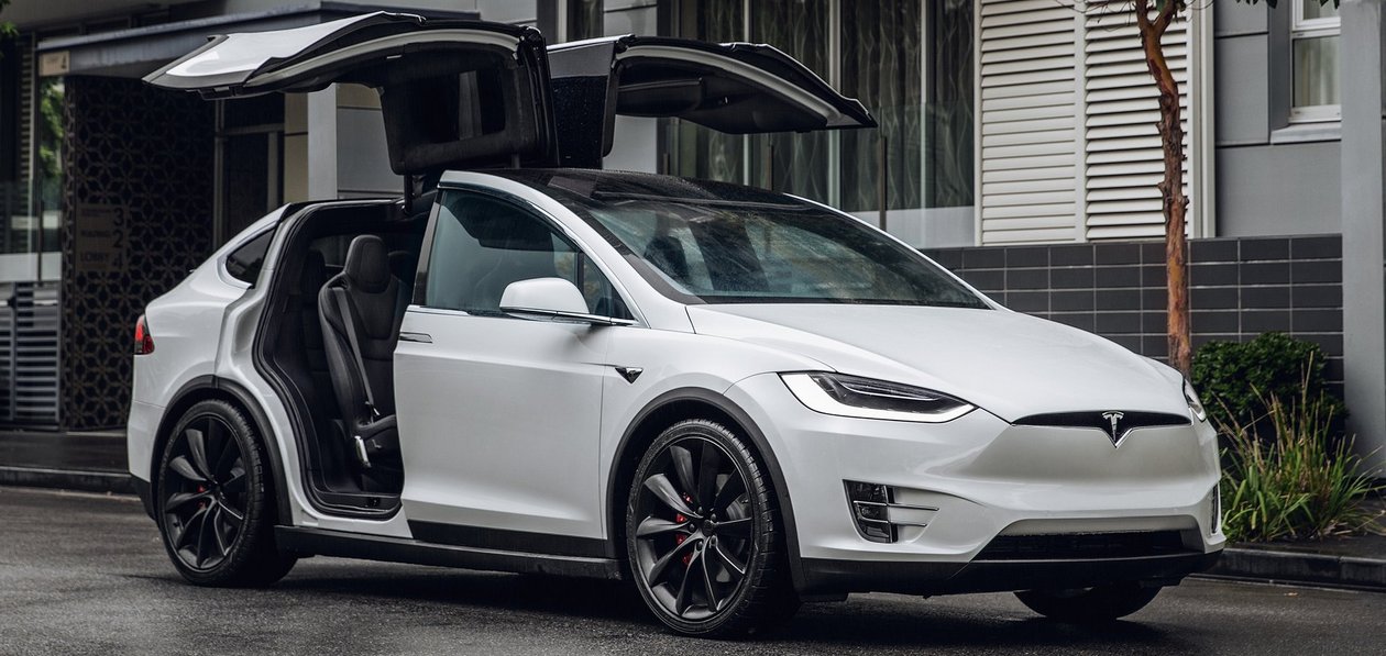У Tesla Model X может «снести крышу»