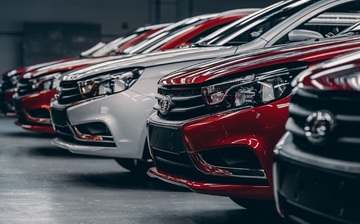 За месяц россияне потратили на новые автомобили почти 450 млрд рублей
