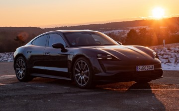 Porsche Taycan попал под отзыв в США