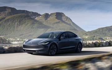 Почти 400 тыс. электромобилей Tesla попали под отзыв в США