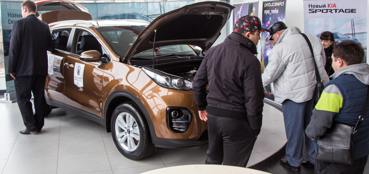В феврале продажи новых автомобилей в России установили 10-летний антирекорд