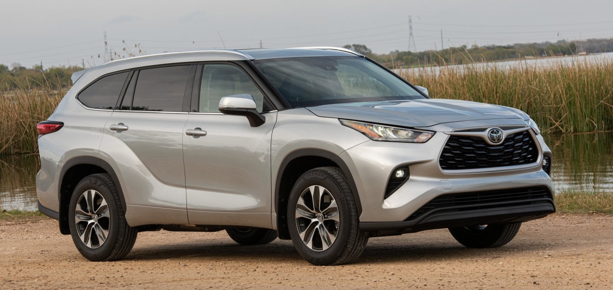 Toyota Highlander попал под отзыв в России