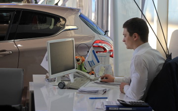 В 2025 году россияне купят менее 1,5 млн новых автомобилей