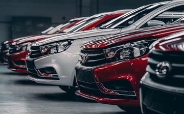 Продажи новых «легковушек» в марте упали почти на 50%