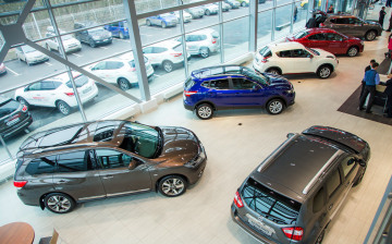 Продажи новых автомобилей в России по итогам 2025 года могут упасть на треть