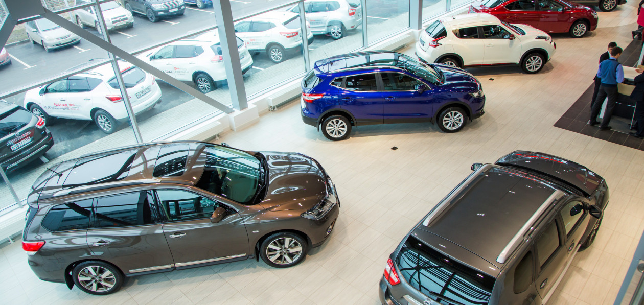 Продажи новых автомобилей в России по итогам 2025 года могут упасть на треть