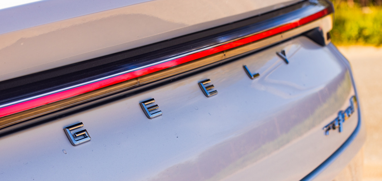 Продажи новых «легковушек» упали почти на 12%