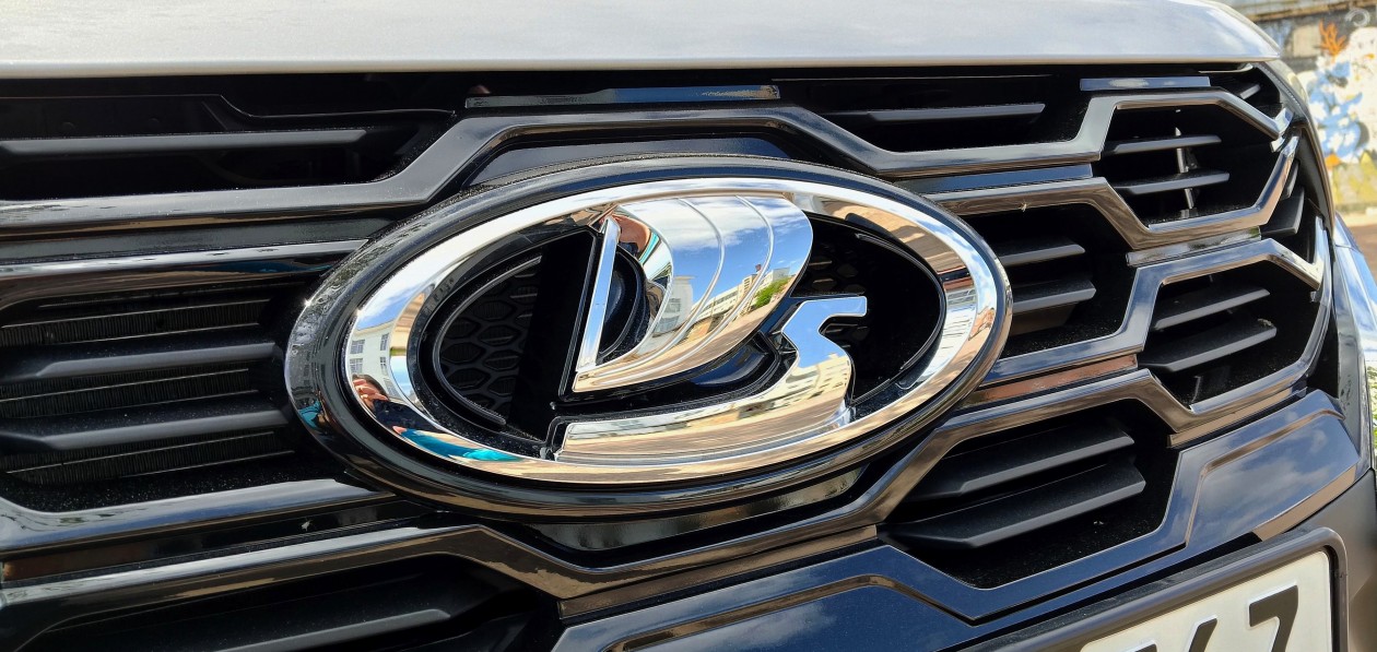 АвтоВАЗ затрудняется назвать причины нашумевшей аварии c Lada Vesta
