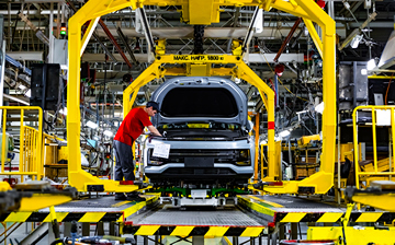 Производство автомобилей в РФ снизилось почти на 3%