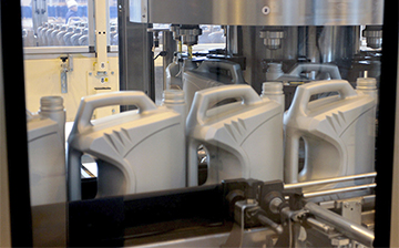 Автовладельцы стали чаще покупать российские моторные масла