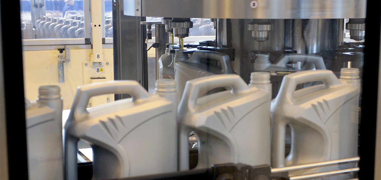 Автовладельцы стали чаще покупать российские моторные масла