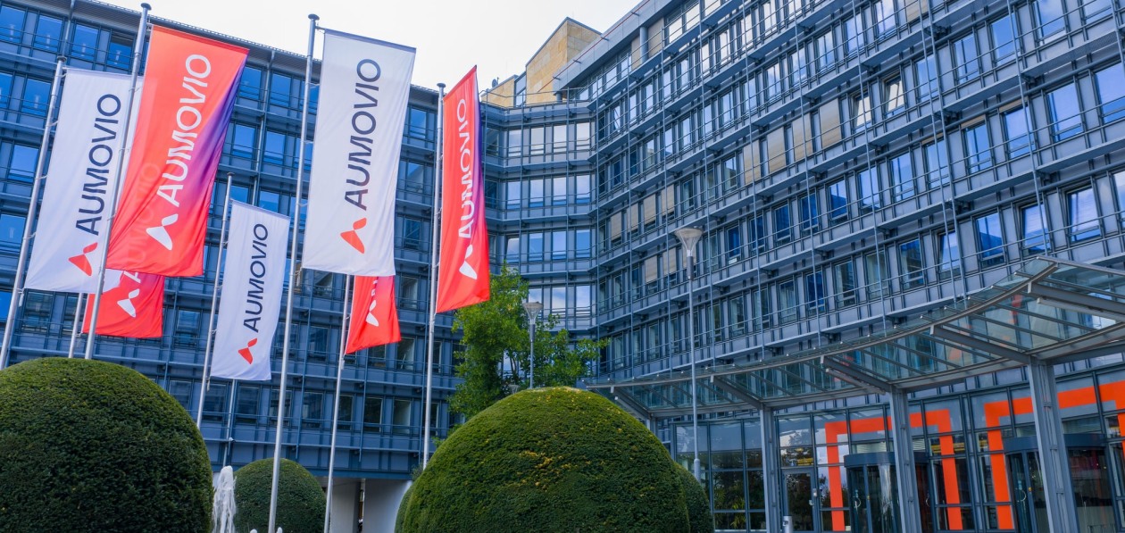 Акции Aumovio подорожали за три месяца торгов более чем на 20%