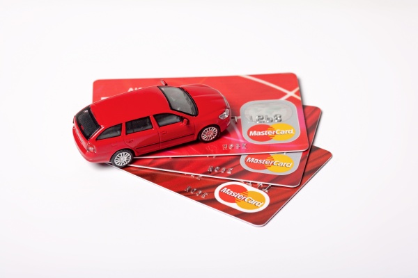 Стало известно, сколько россияне тратят на покупку новой и подержанной легковушки