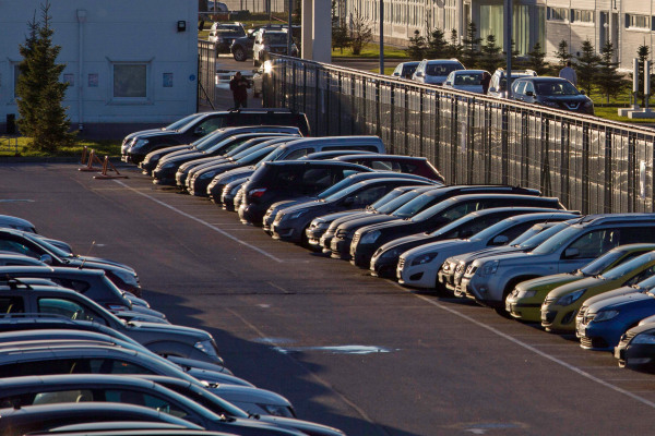 Доля машин старше 10 лет в автопарке РФ достигла почти 70%