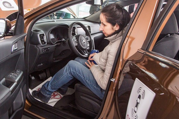 Петербуржцы стали покупать меньше новых машин