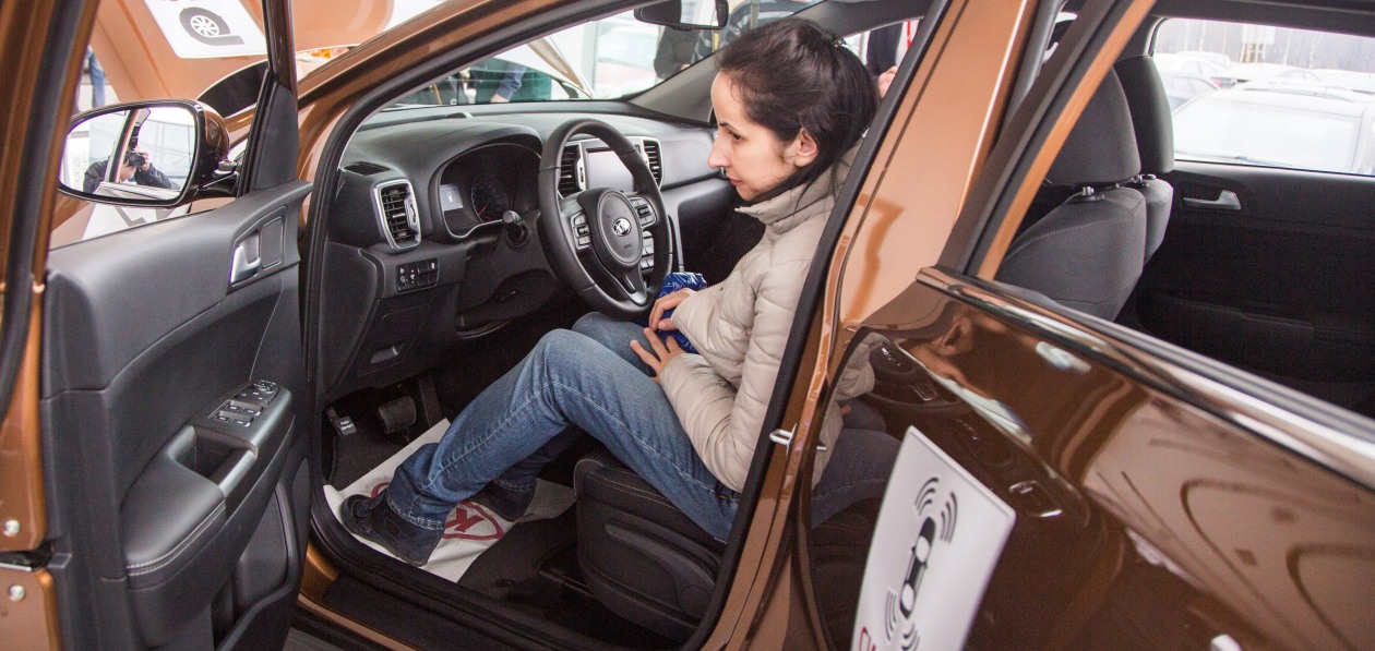 Петербуржцы стали покупать меньше новых машин