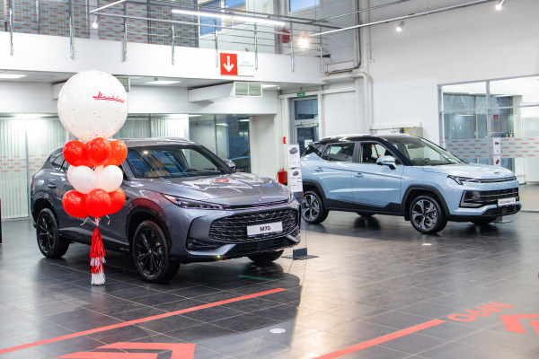 В Петербурге показали новые Москвичи