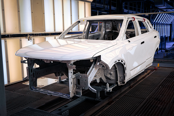 Под Петербургом окрасили первый кузов автомобиля Jeland