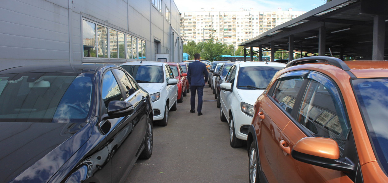 Стало известно, сколько россияне тратят в месяц на обслуживание автомобиля