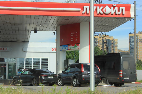 Петербургская биржа впервые продала импортный бензин
