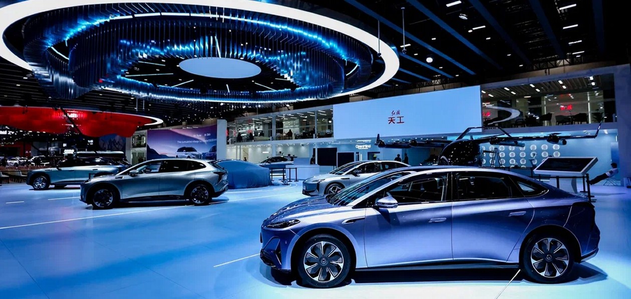 Hongqi первым в мире получит сверхбыструю зарядку от BYD