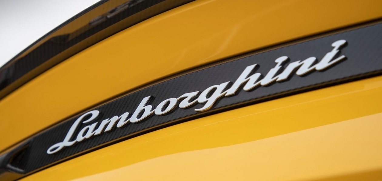 Lamborghini впервые за пять месяцев стал лидером рынка люксовых авто в РФ