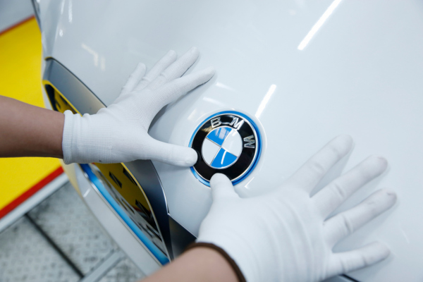 BMW раскроет план восстановления после провала в Китае