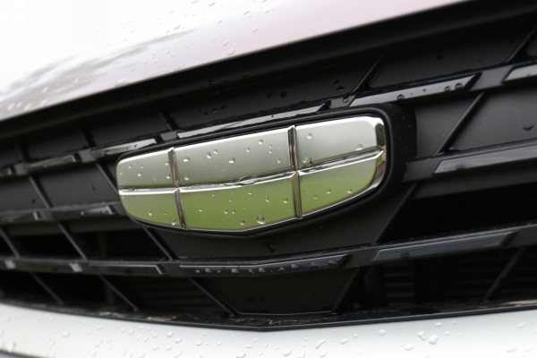 Geely зарядит электромобиль за 4,5 минуты