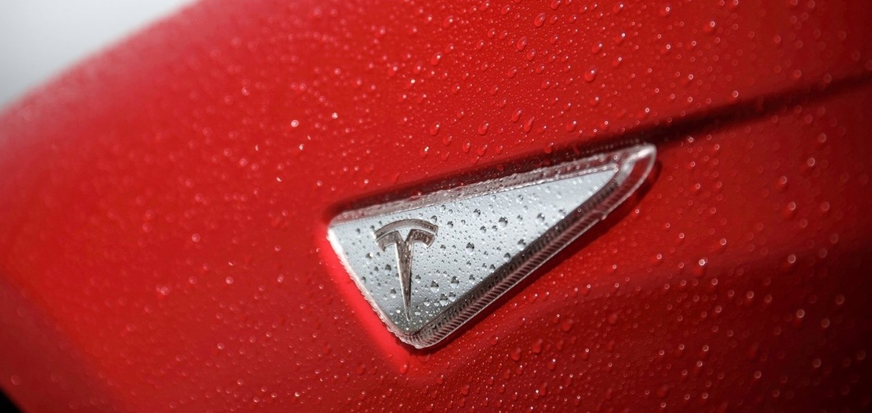 Продажи Tesla в России рухнули на 60%
