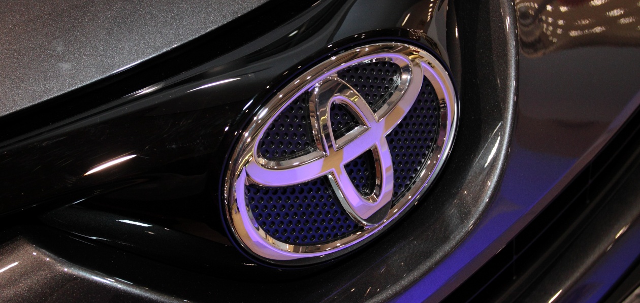 Продажи и производство Toyota падают второй месяц подряд