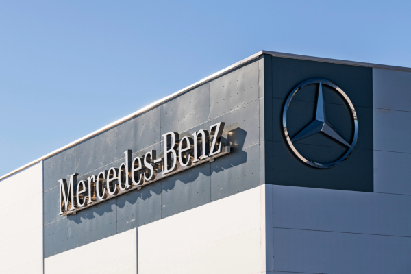 Mercedes-Benz меняет людей на эффективность