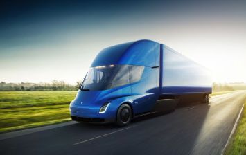 Tesla представила свой первый грузовик