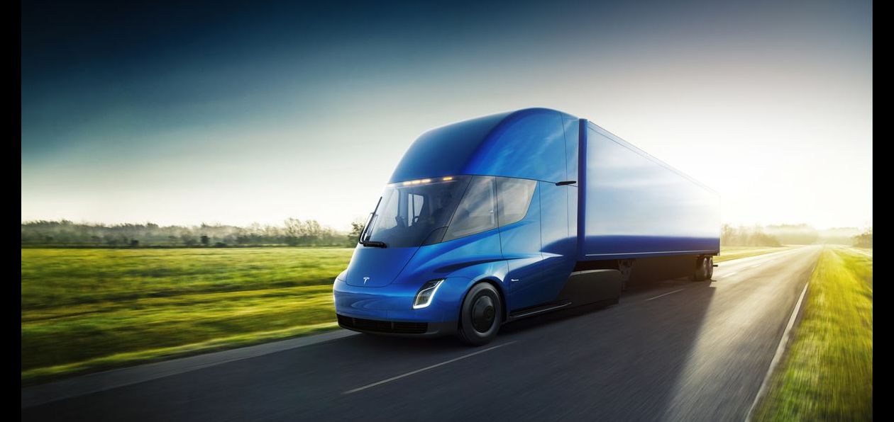 Tesla представила свой первый грузовик