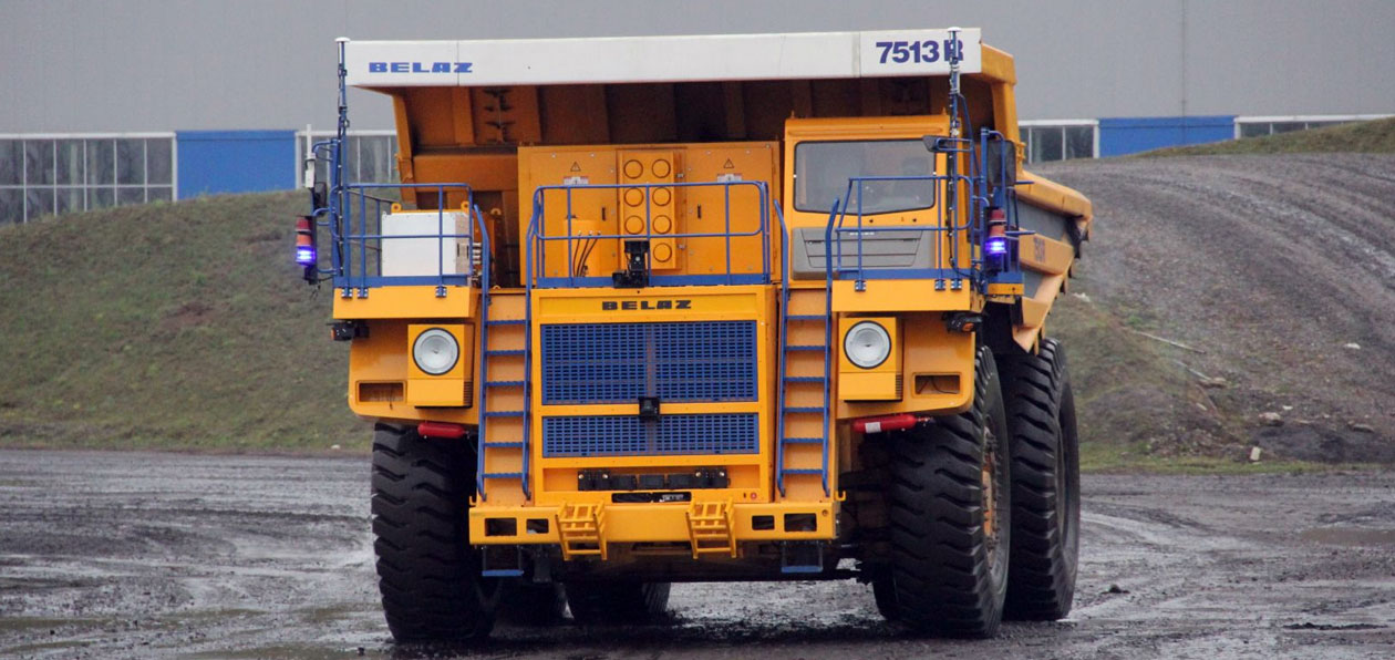 Беспилотные БелАЗы подготовили для работы в карьере
