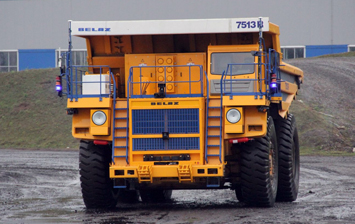 Беспилотные БелАЗы подготовили для работы в карьере