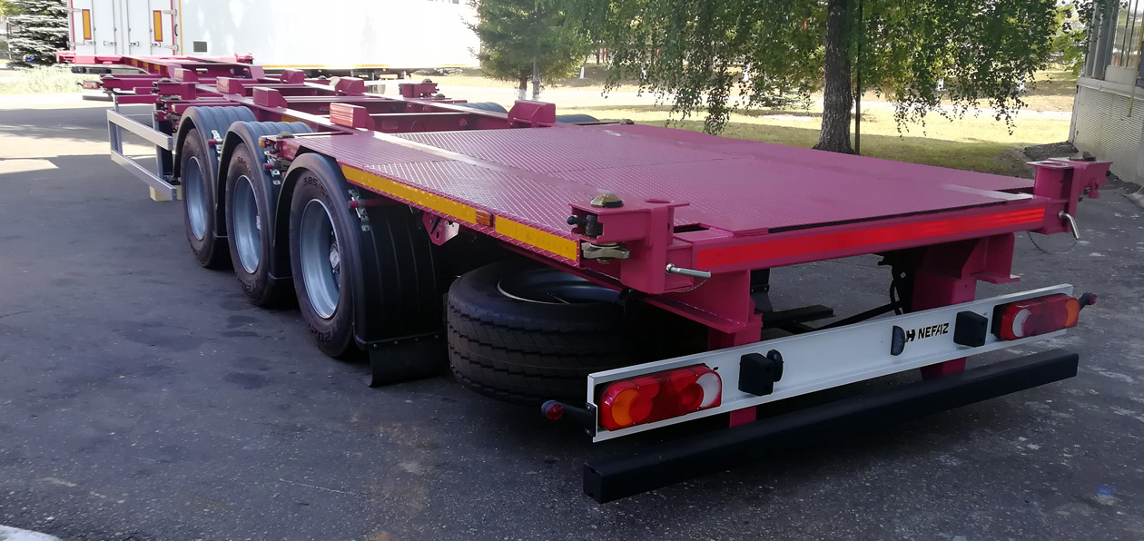 «НефАЗ» выпустил новый полуприцеп-контейнеровоз