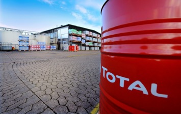 Total начал выпускать масло для Hitachi