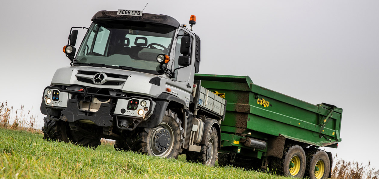 Mercedes-Benz Unimog оставляет позади даже тракторы